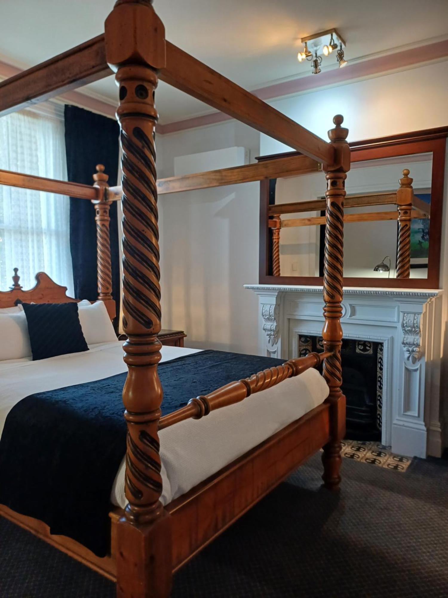 Art Hotel On York ลอนเชสตัน ภายนอก รูปภาพ