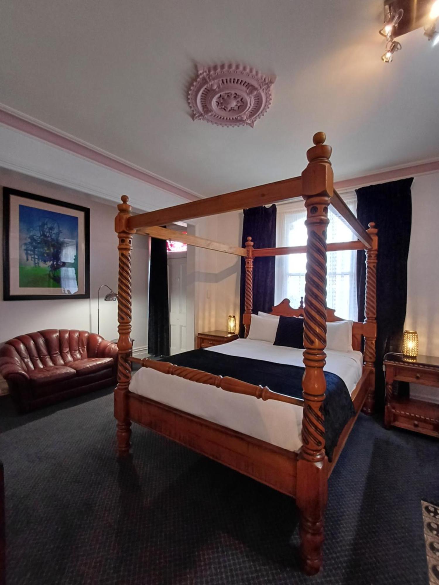 Art Hotel On York ลอนเชสตัน ภายนอก รูปภาพ