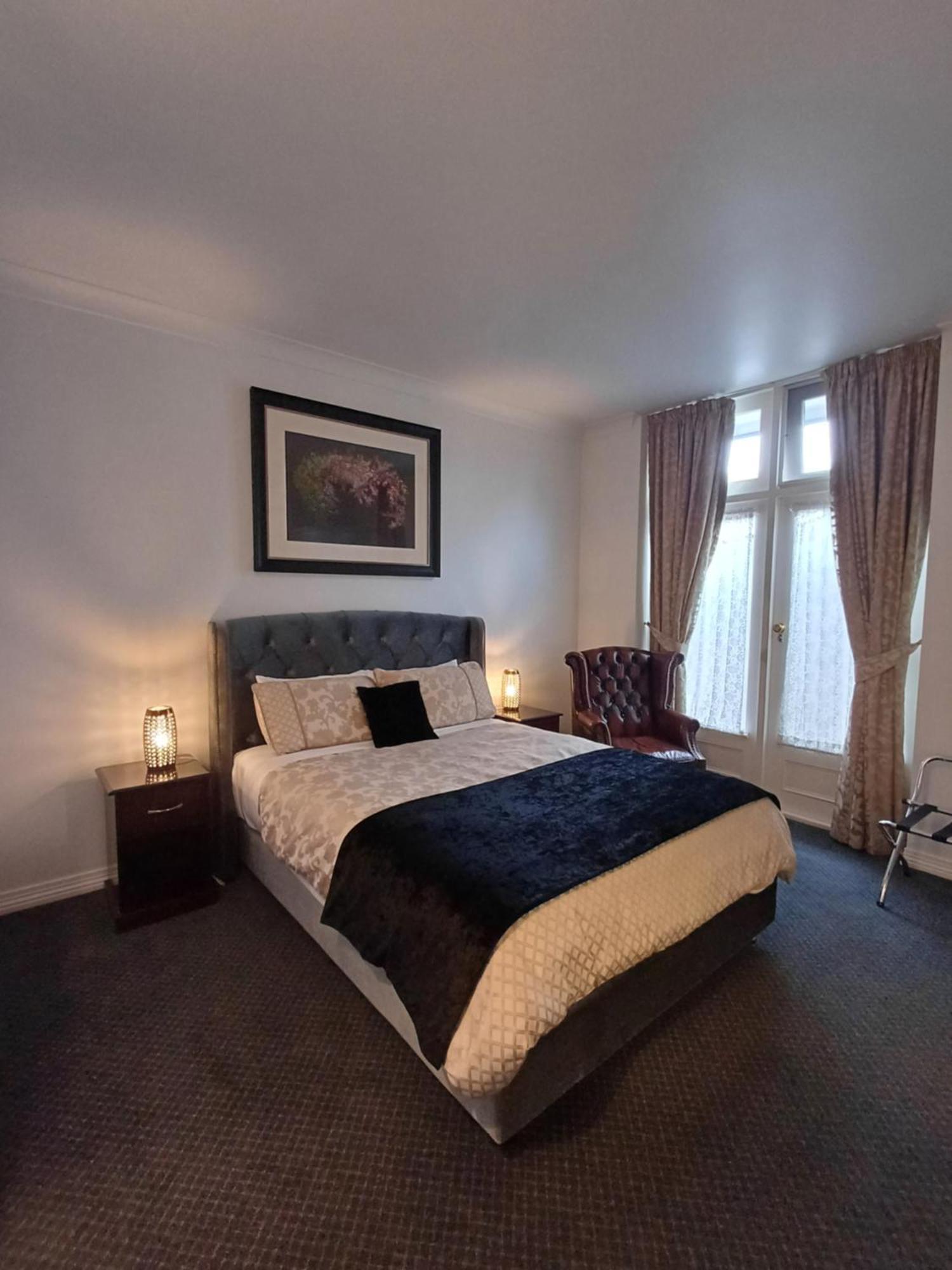 Art Hotel On York ลอนเชสตัน ภายนอก รูปภาพ