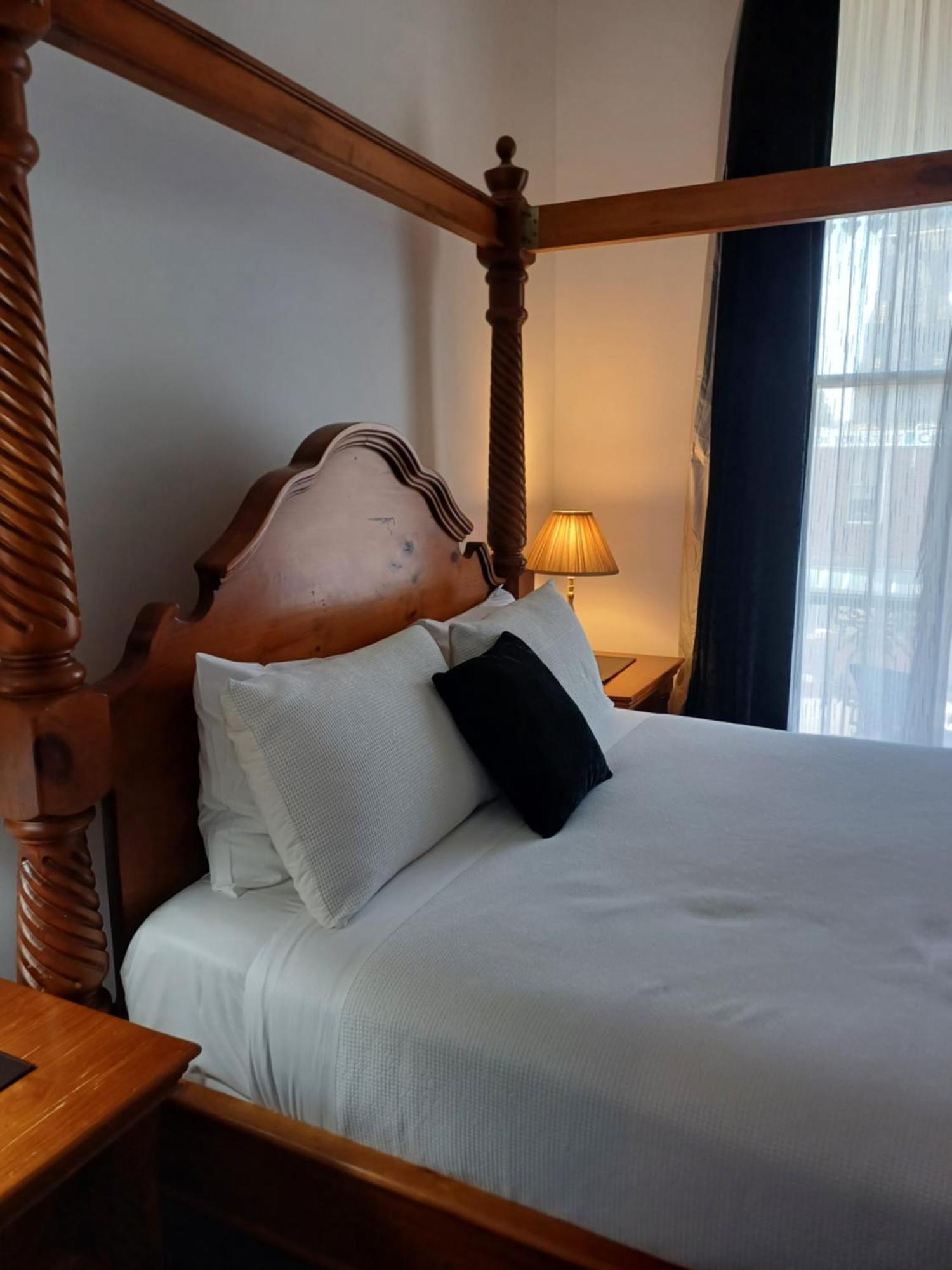 Art Hotel On York ลอนเชสตัน ภายนอก รูปภาพ