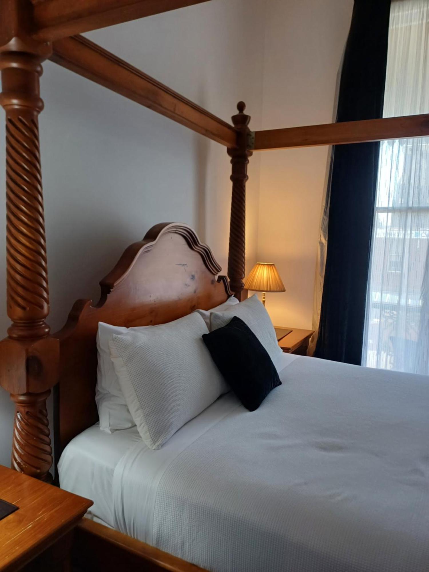 Art Hotel On York ลอนเชสตัน ภายนอก รูปภาพ