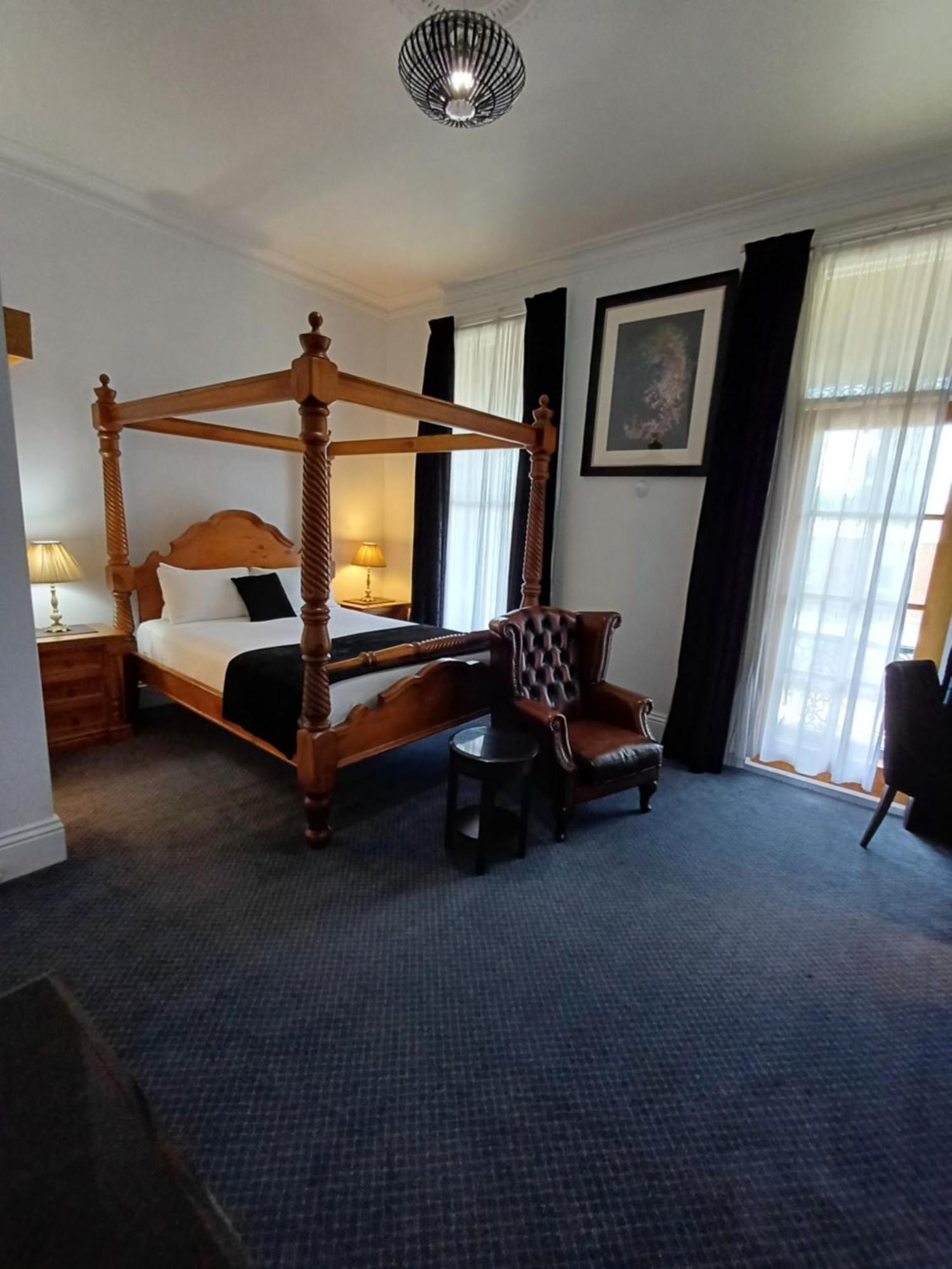 Art Hotel On York ลอนเชสตัน ภายนอก รูปภาพ