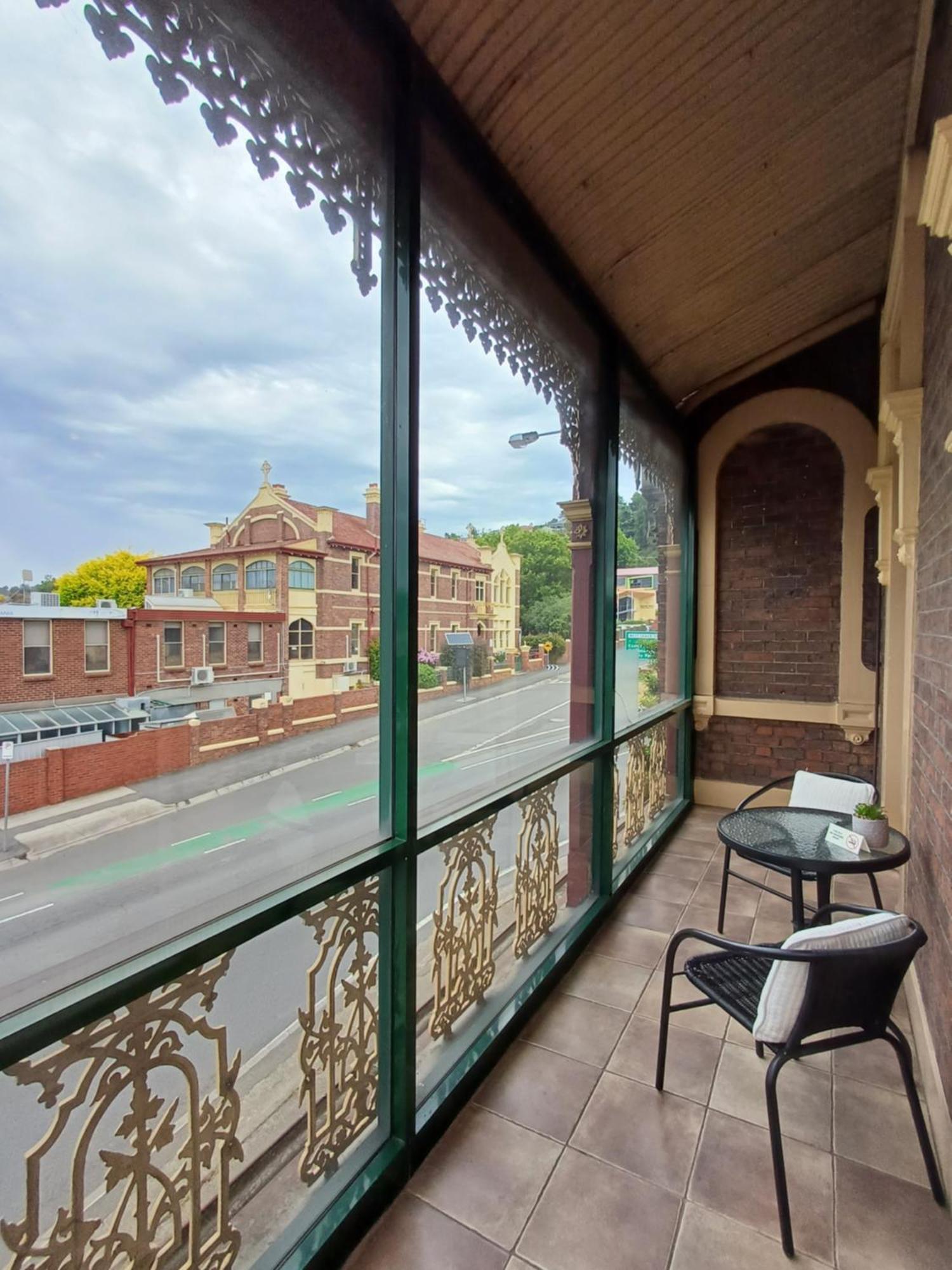 Art Hotel On York ลอนเชสตัน ภายนอก รูปภาพ