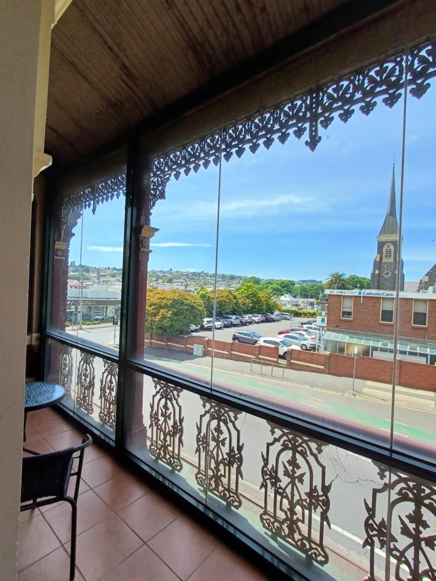 Art Hotel On York ลอนเชสตัน ภายนอก รูปภาพ