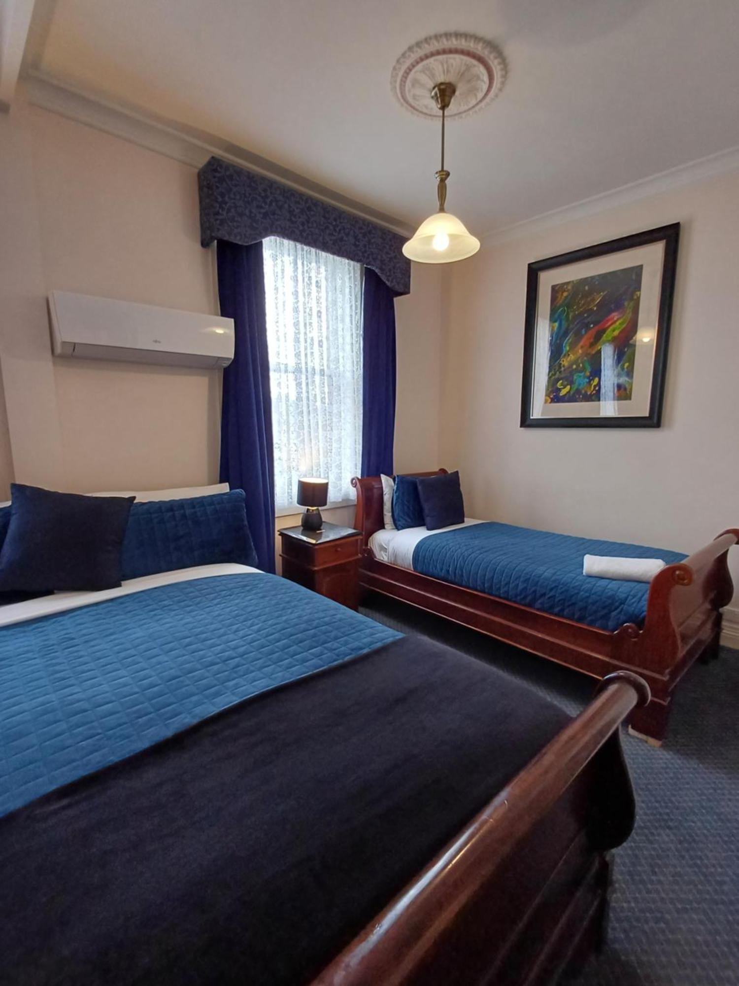 Art Hotel On York ลอนเชสตัน ภายนอก รูปภาพ