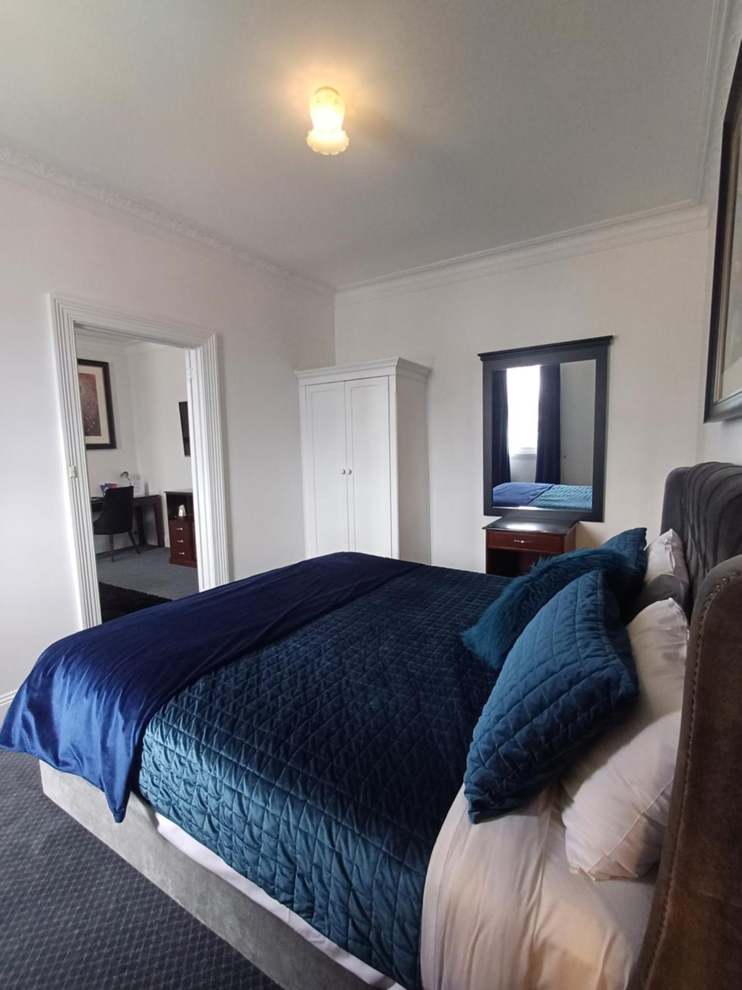 Art Hotel On York ลอนเชสตัน ภายนอก รูปภาพ